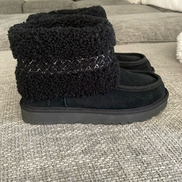 NWT UGG Mini Braided Boots! - Picture 3 of 11